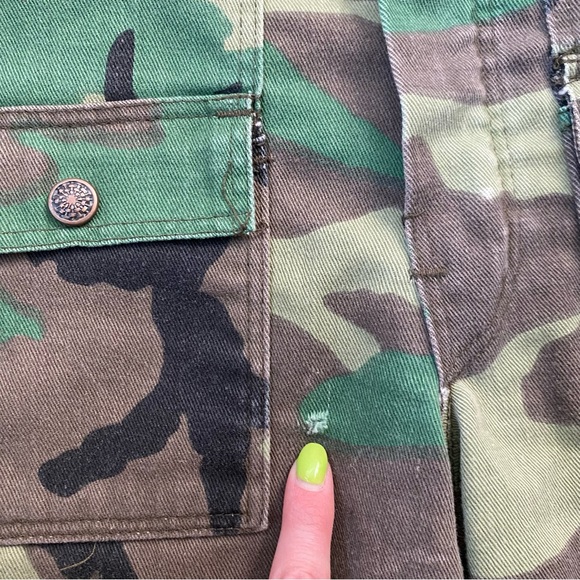 Vintage 90s Camo Cargo Shorts - Picture 4 of 8